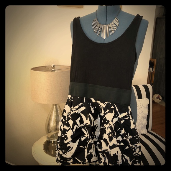 Black and white dress - Picture 1 of 3